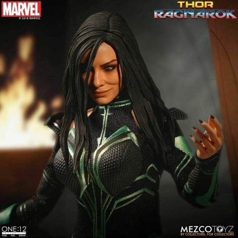 Mezco Marvel Thor Ragnarok Hela Aksiyon Figr(16 cm)