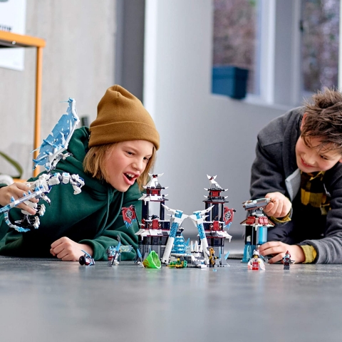 LEGO NINJAGO Castle of The Forsaken Emperor 70678 (1218 Par�a)