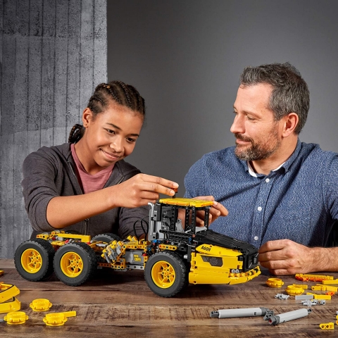 LEGO Technic 6x6 Volvo Articulated Hauler 42114 (2193 Para)