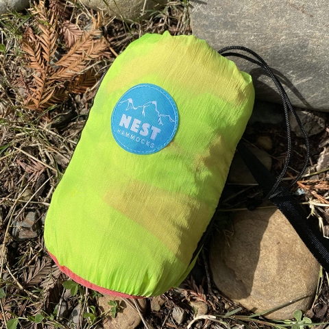 Nest Hammocks ift Kiilik Kamp Hama (Neon)