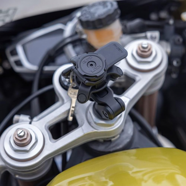 Quad Lock iPhone 17 Titre�imli MAG Fren Montaj�