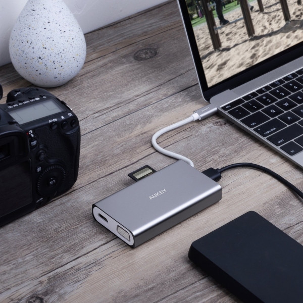 AUKEY USB C oklu Hub Adaptr (Space Gray)