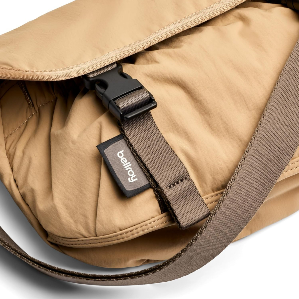 Bellroy Cinch Mini Messenger anta 6L-Sanddune