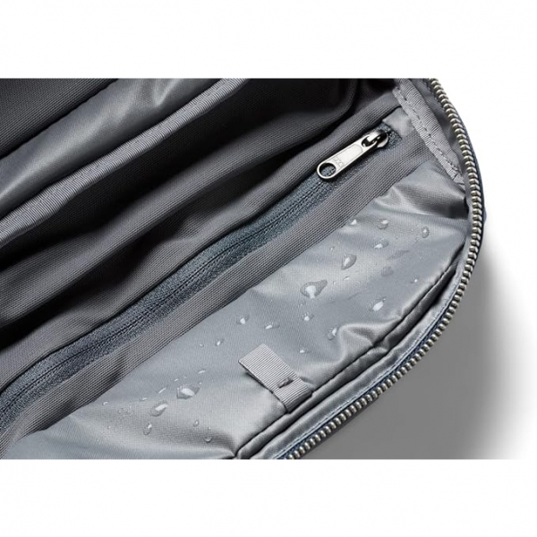 Bellroy Toiletry Kit Plus anta-Navy