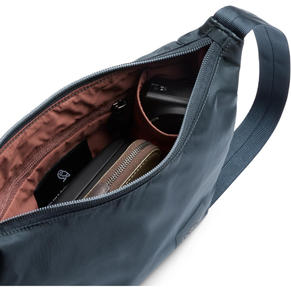 Bellroy Laneway Crescent anta (2.5L)-Bluesteel