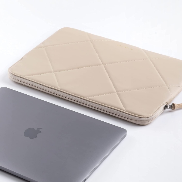 Comfyable MacBook Air/Pro Uyumlu Kapitone Deri Klf(13-14 in)-Beige