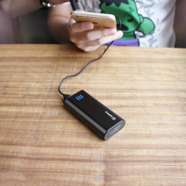 Jackery Ultra Kompakt Tanabilir Batarya (6000 mAh)-Black