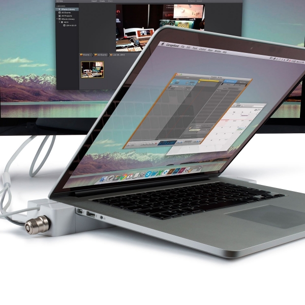 LandingZone Macbook Pro Retina Docking Station (15 in)