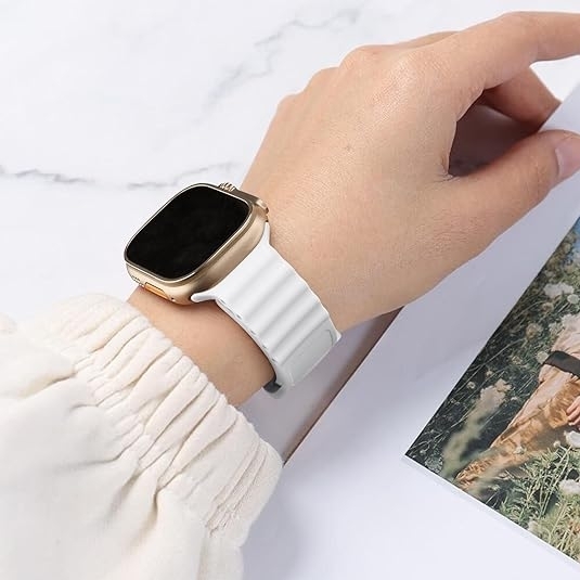 Mugust Apple Watch Ultra 2.Nesil Yumuak Kay (49mm)-White 