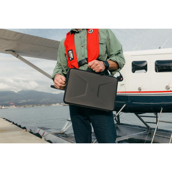 UAG Darbeye Dayankl Laptop antas (15-16 in)