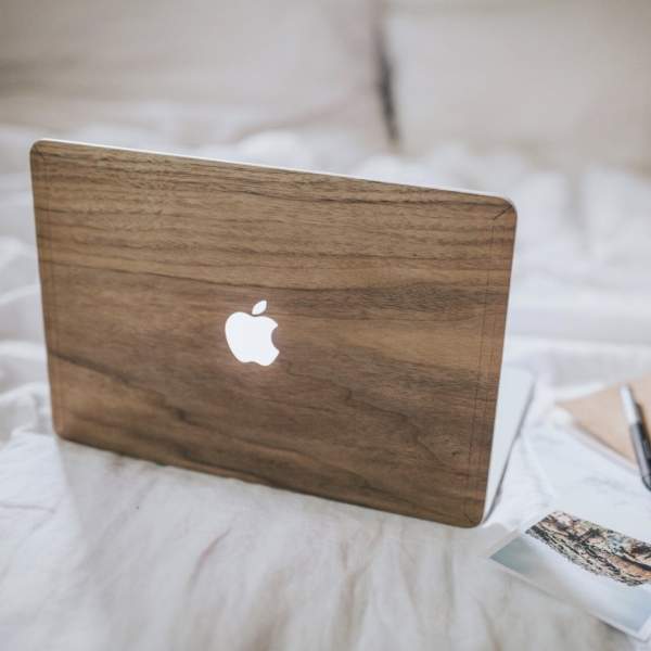 Woodcessories MacBook Pro EcoSkin Sticker (13 in/Touchbar)-Walnut
