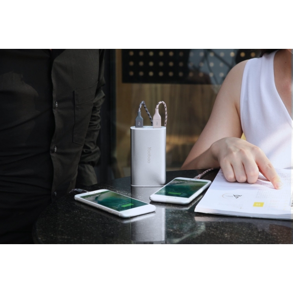 Yoobao Tanabilir Batarya (10200 mAh)-Silver