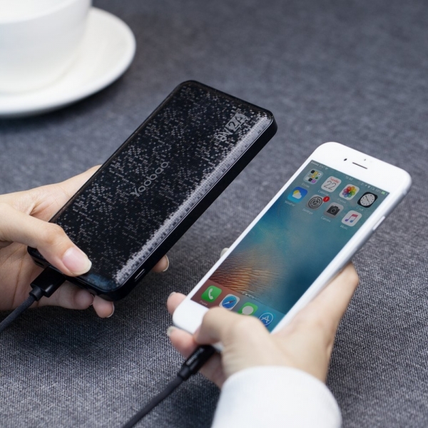 Yoobao Q12 H�zl� �arj/Ta��nabilir Batarya (12000 mAh)-Black