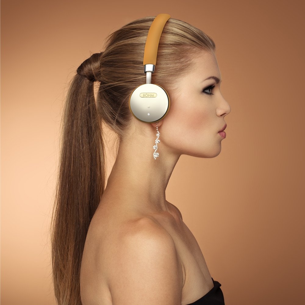 Наушники хай. Böhm Wireless Bluetooth Headphones with Active Noise Cancelling Headphones Technology. Наушники на голове. Наушники на шее. Наушники на плечи.